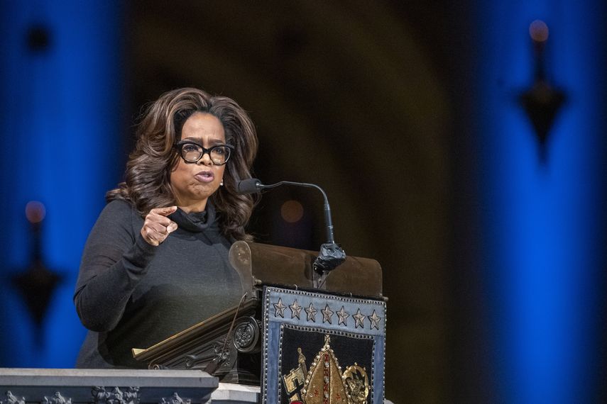 En esta fotograf&iacute;a de archivo del 21 de noviembre de 2019 Oprah Winfrey habla durante un homenaje para Toni Morrison en la Catedral St. John the Divine en Nueva York.&nbsp;