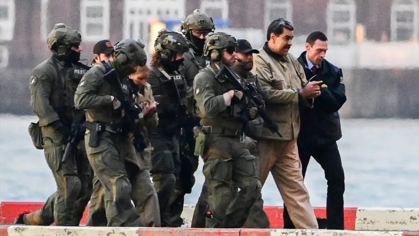 El depuesto dictador de Venezuela, Nicolás Maduro y su esposa Cilia Flores siendo escoltados por las fuerzas de seguridad estadounidenses a su llegada a Nueva York, el pasado 5 de enero de 2026.