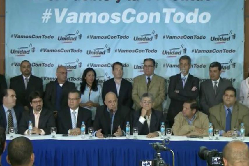 En la reunión estuvieron presentes los principales dirigentes de la oposición para respaldar la propuesta leída por Torrealba (TWITTER/@unidadvenezuela)