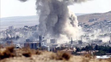 Vista de un bombardeo aéreo en el oeste de Kobani (Siria) (EFE/Archivo)