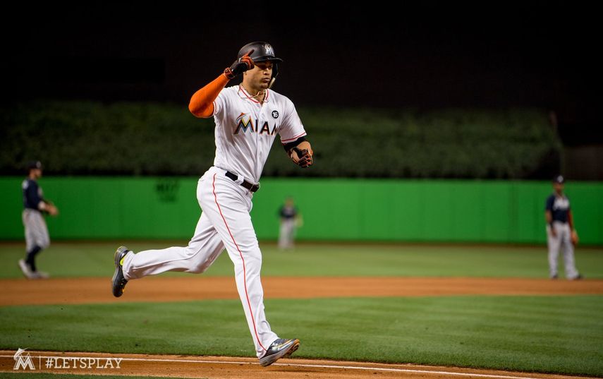 Stanton llegó a 129 carreras impulsadas y empata el primer lugar del departamento de la Liga Nacional con Nolan Arenado de los Rockies.   