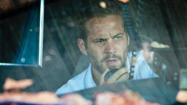 Los investigadores buscan determinar la causa del terrible accidente automovilístico donde murió Paul Walker, protagonista de la serie de películas Fast & Furious. (Twitter)