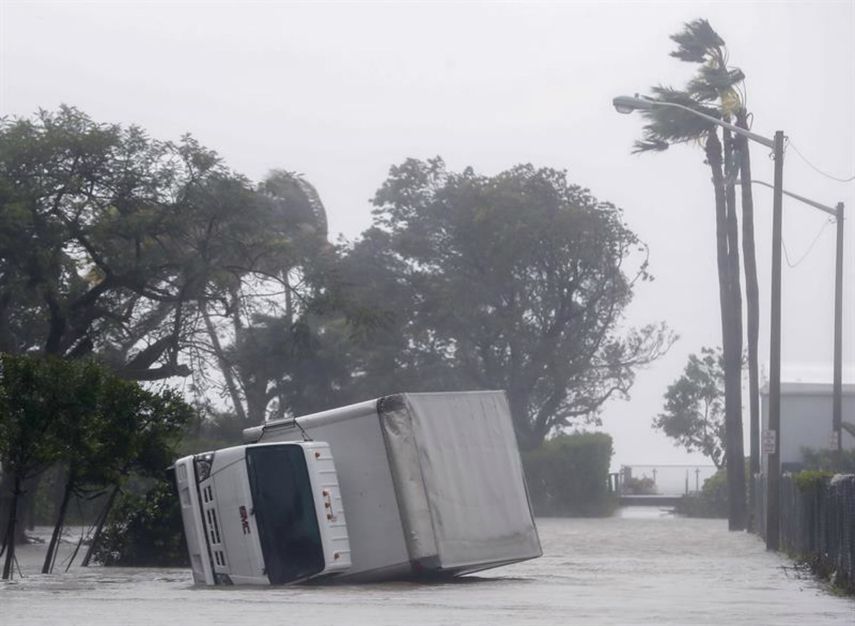 Antes de llegar a Florida con categoría 5, Irma causó unas 30 muertes y cuantiosos daños materiales a su paso por el Caribe.