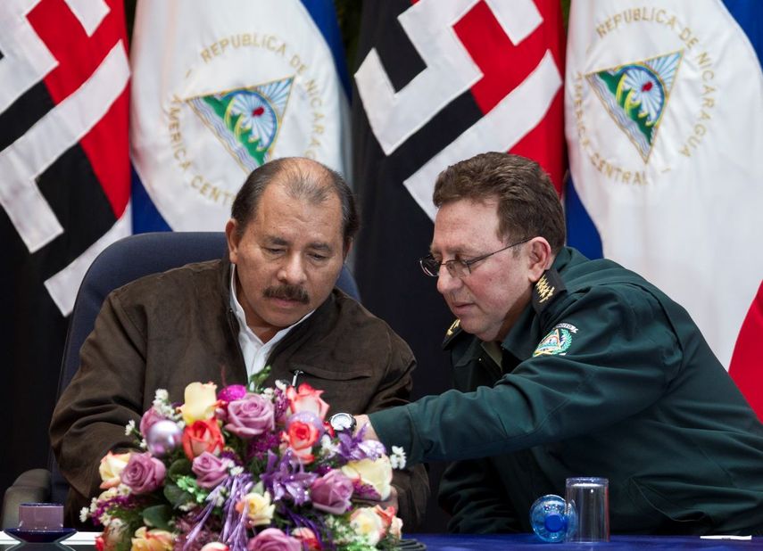 El dictador Daniel Ortega y el jefe del Ej&eacute;rcito Julio C&eacute;sar Avil&eacute;s.