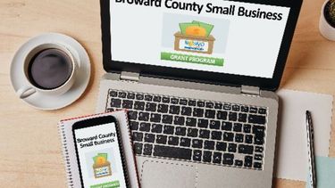 La imagen anuncia el programa del condado Broward para pequeños negocios.
