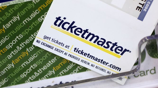 Boletos y cupones de Ticketmaster en una taquilla en San José, California