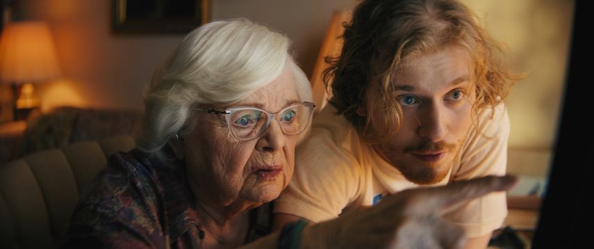 Inspirada en un hecho de la vida real, la historia nos presenta a Thelma (June Squibb), una abuela de 94 años que vive sola, se mantiene activa y posee un vínculo muy estrecho con su nieto Daniel (Fred Hechinger) con quien comparte todos los días