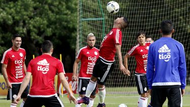 La selección paraguaya de fútbol ultima los preparativos para viajar a Córdoba, donde este martes enfrentará a la selección&nbsp;argentina&nbsp;en su disputa por una plaza para el Mundial de Rusia 2018