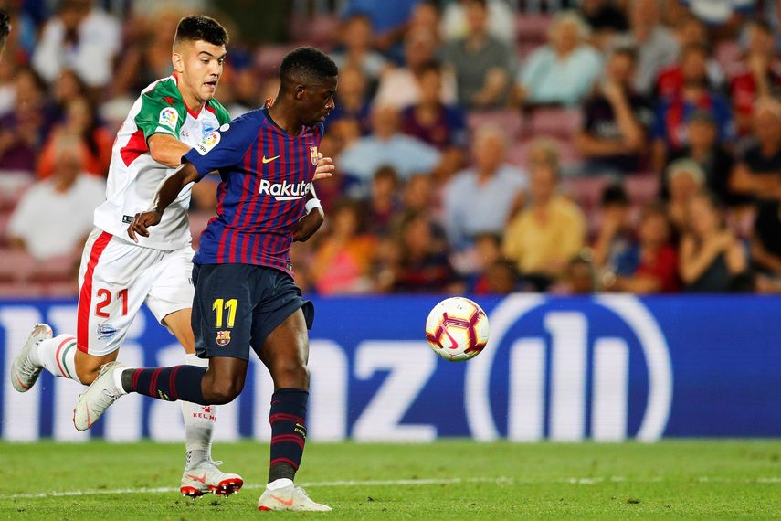 El Barça esperó algo más de quince minutos para empezar a crear peligro y fue Dembélé el que reclamó protagonismo en el plano ofensivo