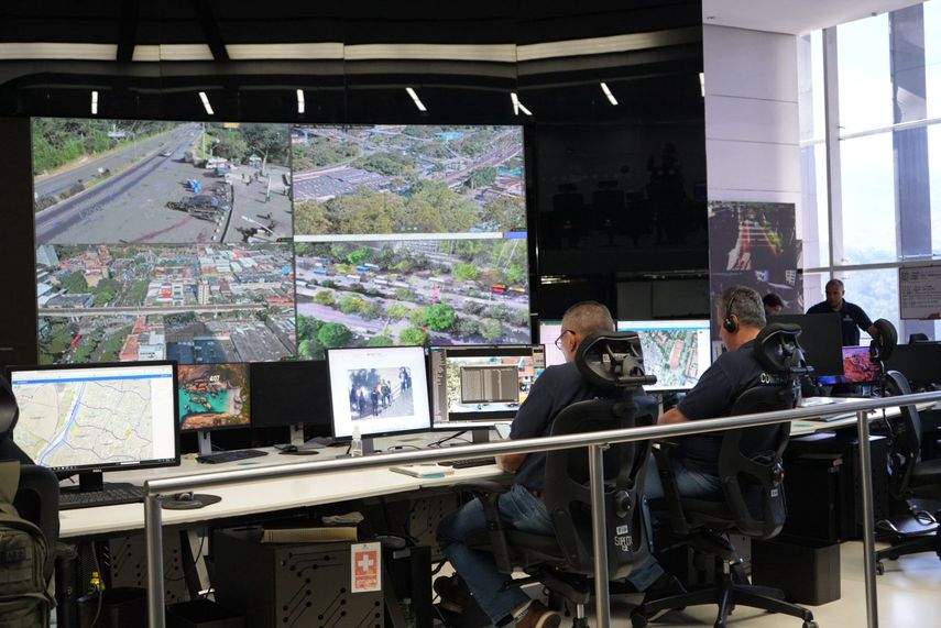 Una de las salas de monitoreo del Sistema Integrado de Emergencias y Seguridad de Medellín.