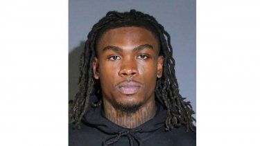 Esta foto proporcionada por el Departamento Policial de DeSoto, Texas, muestra a Rashee Rice, el jugador de los Chiefs de Kansas City, el jueves 11 de abril de 2024&nbsp;