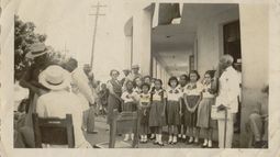 Tania Quintero en su clase, en el año 1952, en Cuba.