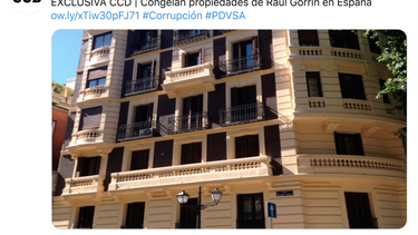 Captura de pantalla de la publicaci&oacute;n en Twitter de Cuentas Claras Digital, donde se muestra el&nbsp;edificio frente al Parque El Retiro, donde Gorr&iacute;n posee tres propiedades.