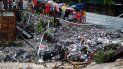 Un grupo de personas observa la crecida del Río Bermejo tras el paso del huracán Iota, en San Pedro Sula, Honduras, el 17 de noviembre de 2020 Un grupo de personas observa la crecida del Río Bermejo tras el paso del huracán Iota, en San Pedro Sula, Honduras, el 17 de noviembre de 2020