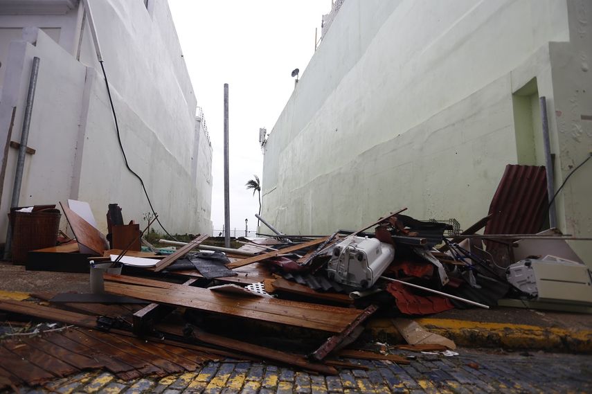 La secretaria del Departamento de Educación (DE), Julia Keleher, instó a los directores escolares, de región y ayudantes de distrito a que intenten, en la medida de lo posible, recopilar y enviar el estado de situación de sus escuelas tras el paso del huracán María.