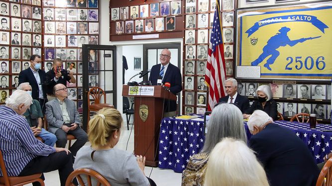 Exiliados cubanos se reúnen en Miami para lanzar una petición de apoyo a un paro nacional en Cuba.