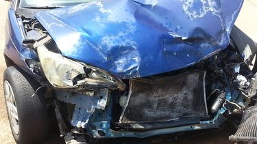 Mujer en Suiza es atropellada tres veces por su coche