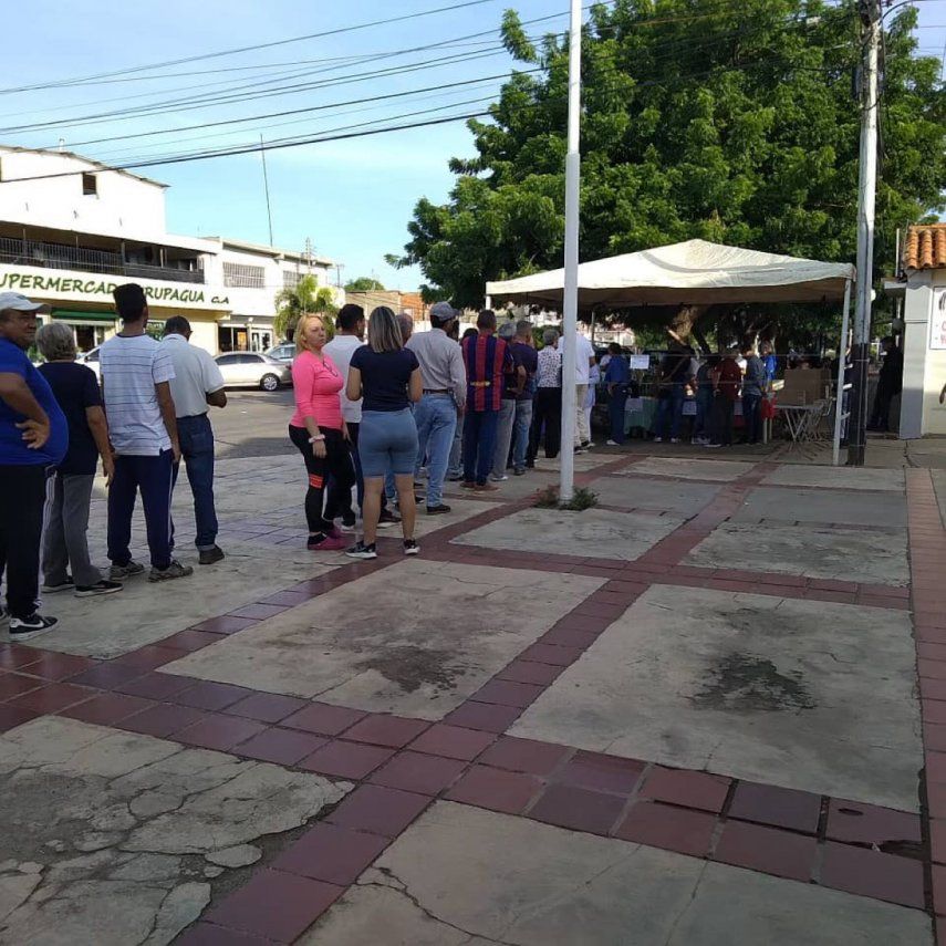 Desde muy tempranas horas los venezolanos acuden a los centros de votación para elegir al candidato de la oposición para las elecciones de 2024.&nbsp;