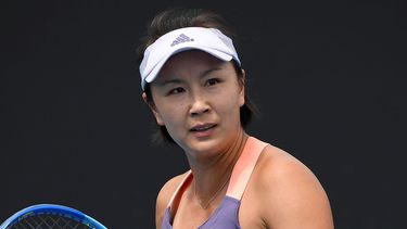 La china Peng Shuai disputa su partido de la primera ronda del Abierto de Australia, ante la japonesa Nao Hibino, el 21 de enero de 2020.&nbsp;