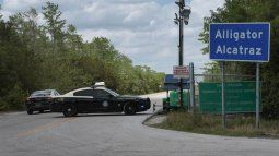Vehículos de la Patrulla de Carreteras de Florida en la entrada principal del centro de detención de inmigrantes en los Everglades de Florida, conocido como “Alligator Alcatraz, el 22 de abril de 2026, en Miami, Florida. Vehículos de la Patrulla de Carreteras de Florida en la entrada principal del centro de detención de inmigrantes en los Everglades de Florida, conocido como “Alligator Alcatraz, el 22 de abril de 2026, en Miami, Florida.