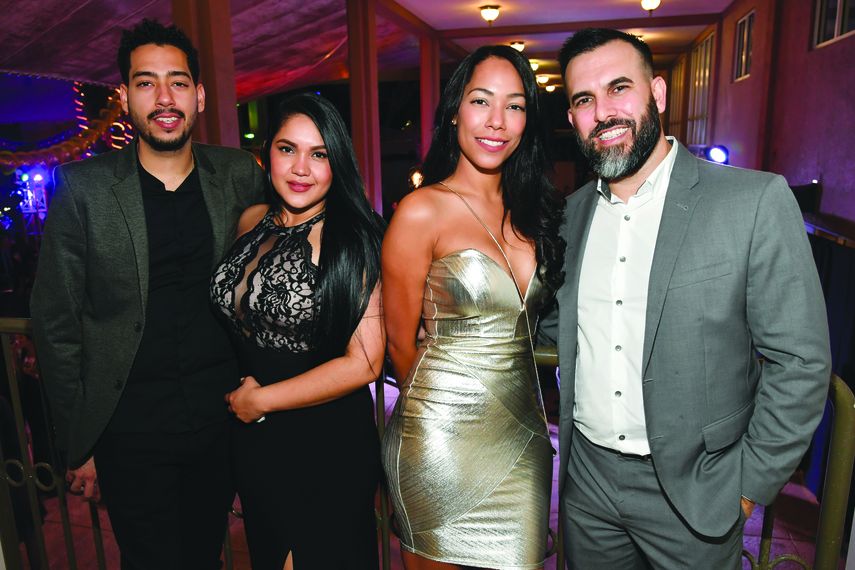 Martín Rovila junto a Jessie, Wendy y Adam Díaz.