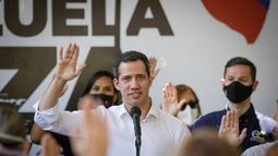 El presidente encargado de Venezuela, Juan Guaidó, durante la juramentación del “Comando por la Libertad y Elecciones Libres”, en el estado Miranda.