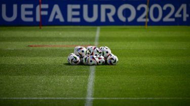 Balones de fútbol en el campo antes de una sesión de entrenamiento de la selección nacional de fútbol de Alemania, antes del Campeonato Europeo de fútbol UEFA Euro 2024, en Herzogenaurach, Baviera, el 12 de junio de 2024. &nbsp;
