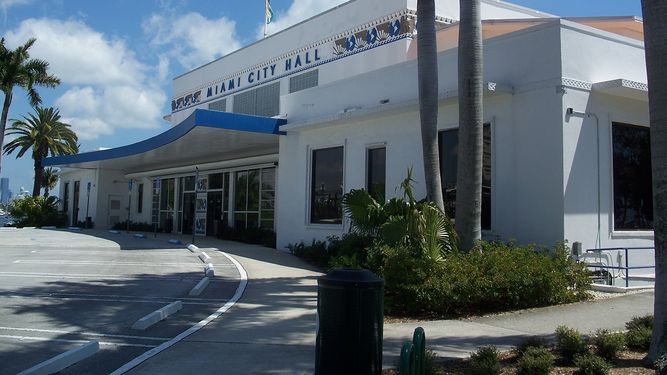 Llaman a las urnas a votantes del Distrito 4 de Miami.