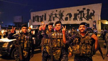 Fuerzas iraquíes celebran la salida del Estado Islámico de Mosul.&nbsp;