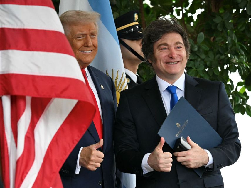 El presidente de Estados Unidos Donald J Trump recibe en la Casa Blanca a su homólogo argentino Javier Milei.