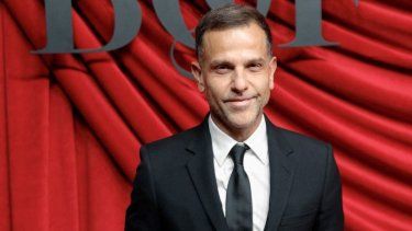 El diseñador de moda francés Matthieu Blazy llega para asistir a la Gala BoF 500 en el Hotel Shangri-La en París, al margen de la Semana de la Moda de París Primavera-Verano 2025, el 28 de septiembre de 2024. &nbsp; &nbsp;