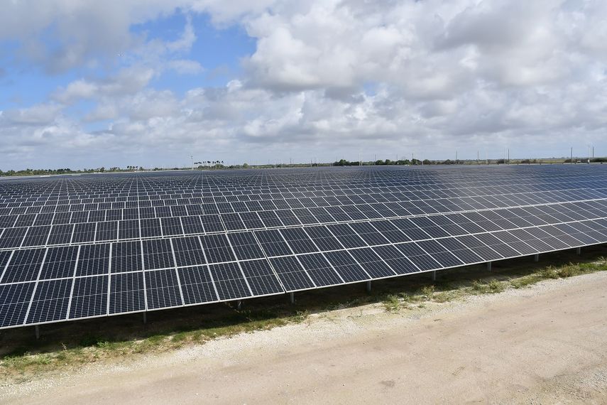 Vista parcial de la planta de energía solar emplazada por la compañía FPL en el sur del condado Miami-Dade.
