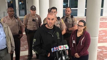 González, de 31 años, fue herido de bala cuando confrontó a un individuo en el estacionamiento de Walmart.