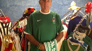 Todos los recuerdos que Jorge Arriola acumuló en 52 años de mundiales son obsequios, ninguno comprado.