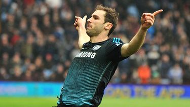 El conjunto londinense se llevó el triunfo en Villa Park con un gol definitorio de Ivanovic (AP)
