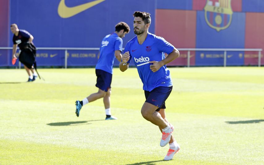 Su&aacute;rez, recuperado ya de la lesi&oacute;n en el s&oacute;leo de la pierna derecha sufrida este verano, regresa al equipo para reforzar una delantera que estaba mermada.