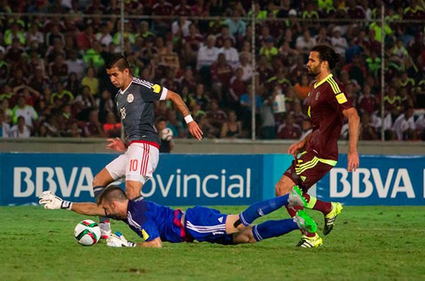 Oswaldo Vizcarrondo terminó como el villano del partido. (EFE)