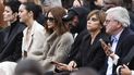 El rapero estadounidense Kanye West, la cantante Halsey y la editora de moda francesa Carine Roitfeld asisten al desfile de moda Primavera-Verano 2023 de Givenchy durante la Semana de la Moda de París el 2 de octubre de 2022.