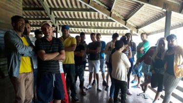 Un grupo de migrantes cubanos en el albergue de Chiquirí, en Panamá.