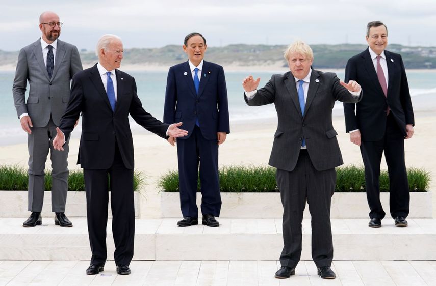 Los líderes del G7 posando para una fotografía grupal en el marco de la cubre del G7 en Carbis Bay, Inglaterra. Foto de archivo del 11 de junio de 2021.