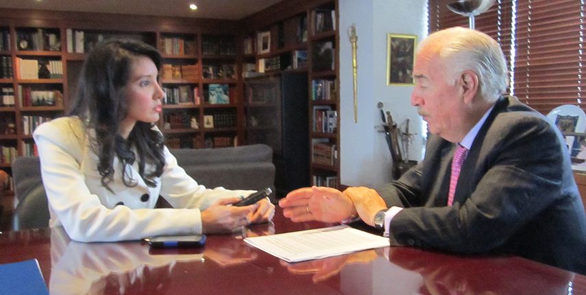 El expresidente Pastrana durante la entrevista con DIARIO LAS AMÉRICAS. (DIANA LÓPEZ ZULETA)