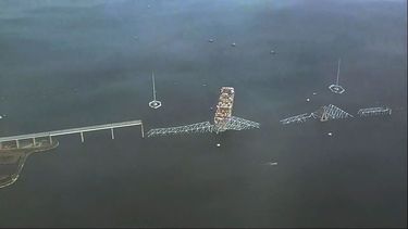Dos trabajadores guatemaltecos se encuentran entre los seis desaparecidos por el derrumbe de un puente provocado por el choque de un barco en Baltimore, en la costa este de Estados Unidos.