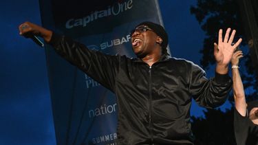 El rapero estadounidense KRS-One se presenta durante los 50 años de hip hop en el escenario del Capital One City Parks Foundation el 4 de agosto de 2023 en Nueva York.