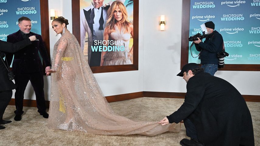 La actriz y cantante estadounidense Jennifer López llega para el estreno en Los Ángeles de Shotgun Wedding, de Prime Video, en el teatro chino TCL en Hollywood, California, el 18 de enero de 2023.