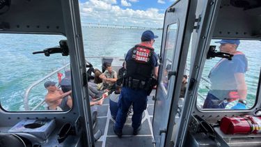 EEUU repatría a 27 migrantes cubanos, incluidos dos niños