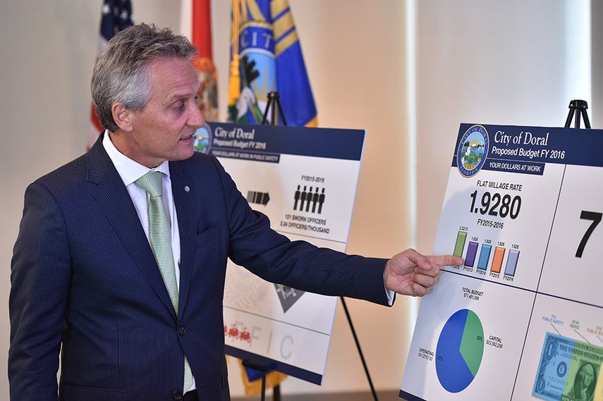 El alcalde Luigi Boria dijo que entre los planes de este año se prevé la expansión del Departamento de Policía. (ÁLVARO MATA)