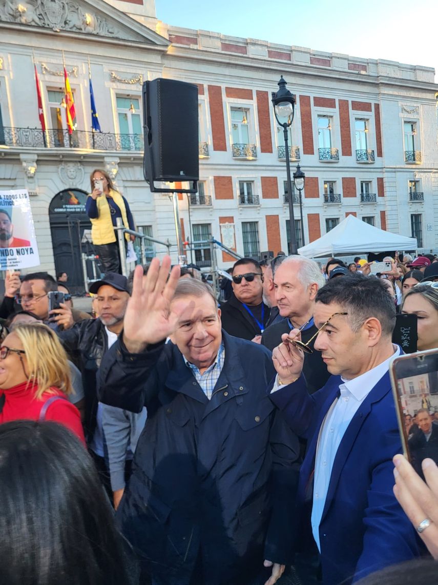 Edmundo González Urrutia, presidente electo de Venezuela según datos obtenidos por la oposición, asistió a la protesta contra el fraude electoral este 28 de septiembre. El dirigente está asilado políticamente en España