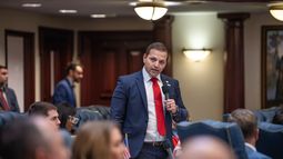 Mike Redondo, presidente del Comité Selecto sobre Redistribución de Distritos del Congreso de Florida. Mike Redondo, presidente del Comité Selecto sobre Redistribución de Distritos del Congreso de Florida.