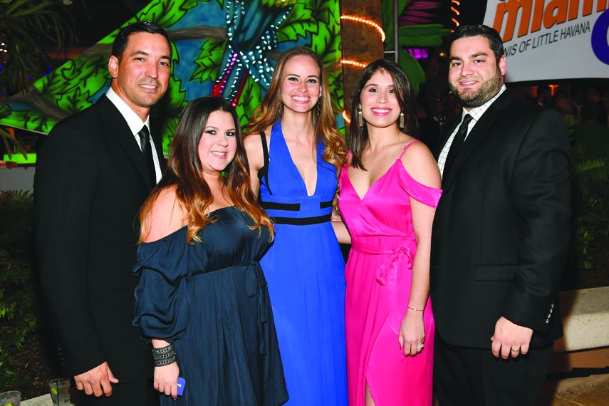 Ralph y Amy Baena junto a Melissa Gil, Nicole y Anthony Fiore.