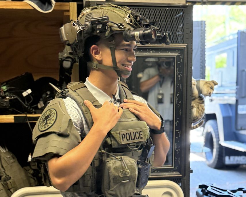 Rami Ouazza, de 17 años, colaboró en la evacuación de varios residentes de un edificio familiar tras un incendio en 2025.